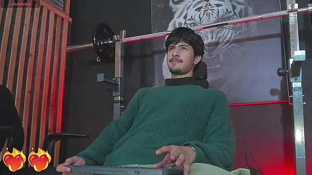 DimitriDeluxe online show from October 2025 07:41:01 PM