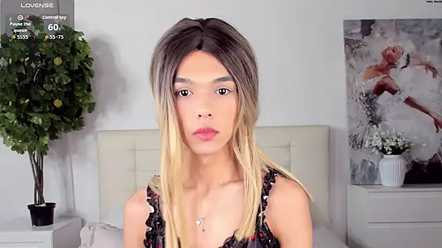 MadonnaRossi online show from April 2026 06:35:02 AM