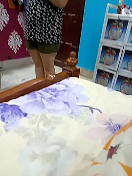 Snapshot of indiancouple659 chatting on February 2026 11:06:02 AM indiancouple659 online show from February 2026 11:06:02 AM