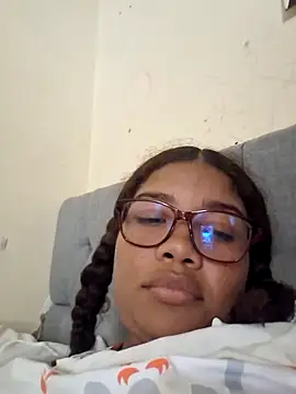 Snapshot of madelene chatting on February 2026 10:15:01 PM madelene online show from February 2026 10:15:01 PM