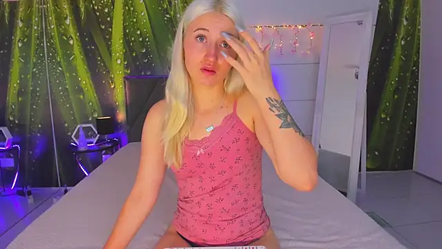 HollyTailors online show from September 2025 05:22:01 AM