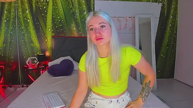 HollyTailors online show from October 2025 05:30:01 AM