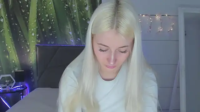 HollyTailors online show from March 2026 05:41:02 AM