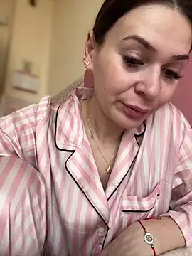 Snapshot of iSelena chatting on March 2026 08:54:02 AM iSelena online show from March 2026 08:54:02 AM