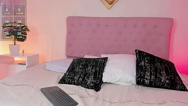 Aleexiiaa online show from October 2025 02:04:01 PM