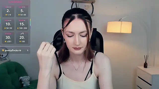 Snapshot of EasterBlink chatting on November 2025 10:57:02 AM EasterBlink online show from November 2025 10:57:02 AM