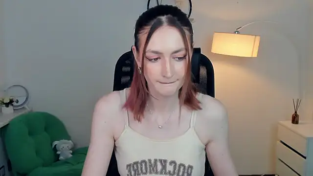 Snapshot of EasterBlink chatting on November 2025 12:15:02 PM EasterBlink online show from November 2025 12:15:02 PM