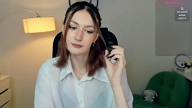 Snapshot of EasterBlink chatting on November 2025 11:40:02 AM EasterBlink online show from November 2025 11:40:02 AM