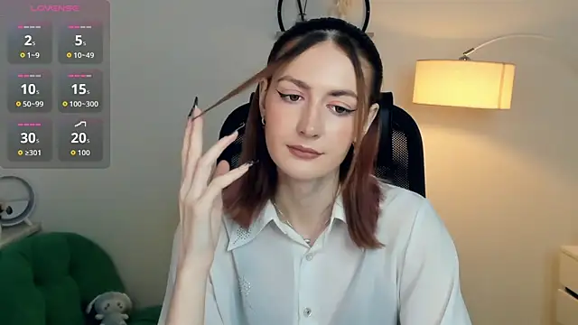 Snapshot of EasterBlink chatting on November 2025 11:09:02 AM EasterBlink online show from November 2025 11:09:02 AM