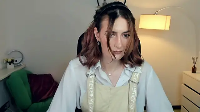 Snapshot of EasterBlink chatting on November 2025 12:49:02 PM EasterBlink online show from November 2025 12:49:02 PM