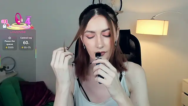 Snapshot of EasterBlink chatting on November 2025 11:01:02 AM EasterBlink online show from November 2025 11:01:02 AM