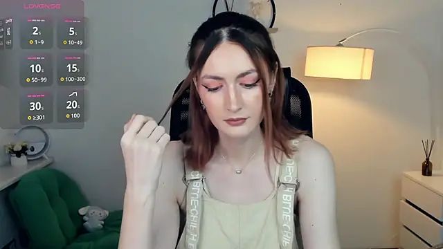 Snapshot of EasterBlink chatting on November 2025 09:34:02 AM EasterBlink online show from November 2025 09:34:02 AM