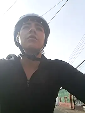 CAROLINE  07 online show from April 2026 01:05:02 PM