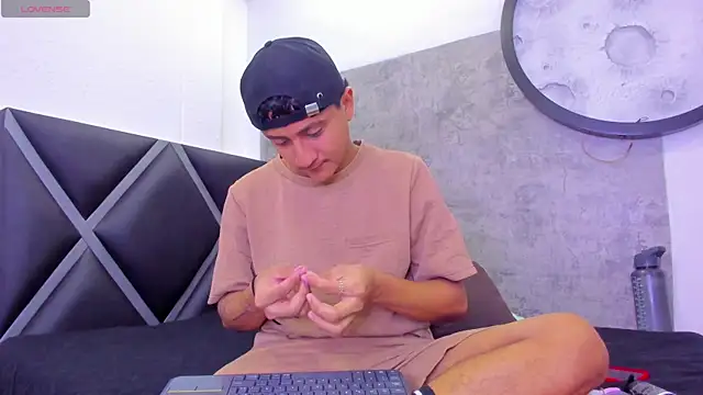  Leohot  online show from April 2026 03:12:01 AM