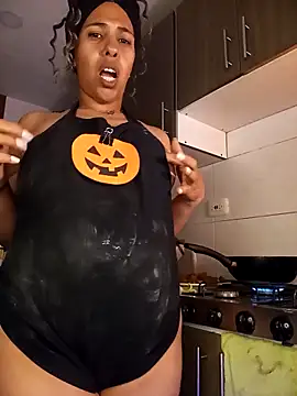 Snapshot of IVONNE_COLLINS33 chatting on October 2025 03:19:01 AM IVONNE COLLINS33 online show from October 2025 03:19:01 AM