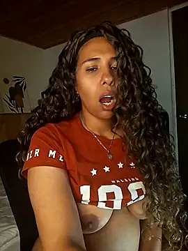 Snapshot of IVONNE_COLLINS33 chatting on November 2025 12:54:01 AM IVONNE COLLINS33 online show from November 2025 12:54:01 AM