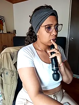 Snapshot of IVONNE_COLLINS33 chatting on November 2025 04:30:01 PM IVONNE COLLINS33 online show from November 2025 04:30:01 PM