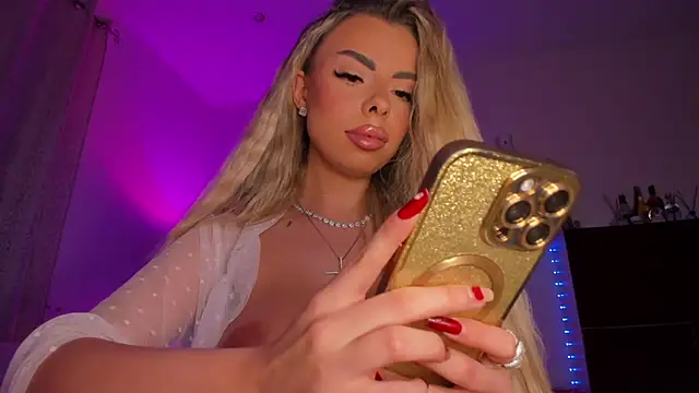 SerraVondeee online show from November 2025 09:28:01 PM