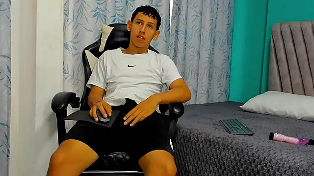 Snapshot of Felipe_Gonzales chatting on September 2025 12:41:01 PM Felipe Gonzales online show from September 2025 12:41:01 PM