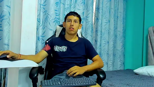 Snapshot of Felipe_Gonzales chatting on September 2025 12:43:01 PM Felipe Gonzales online show from September 2025 12:43:01 PM