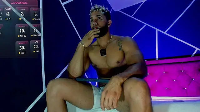 Snapshot of Massimo_Cruz chatting on November 2025 12:05:02 PM Massimo Cruz online show from November 2025 12:05:02 PM