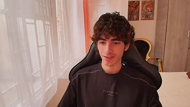 Nude Boy18 online show from October 2025 07:26:01 PM