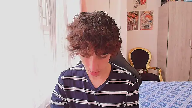 Nude Boy18 online show from October 2025 05:26:02 PM