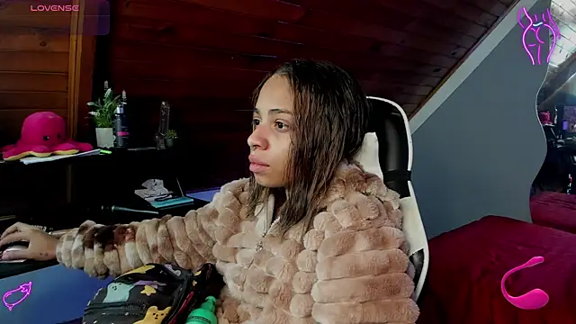 yumi hanna online show from December 2025 01:58:02 AM