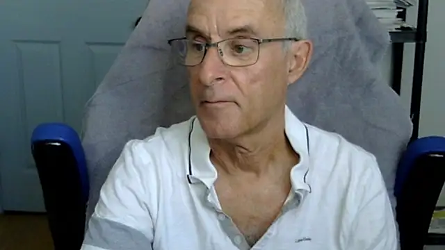 funone1999 online show from December 2025 09:43:02 PM