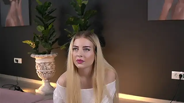 SerenaNoir online show from October 2025 09:04:01 PM