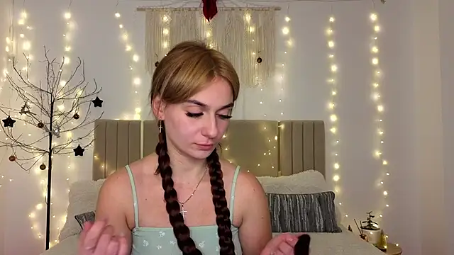 Snapshot of Little_mia__ chatting on January 2026 11:07:01 PM Little mia online show from January 2026 11:07:01 PM