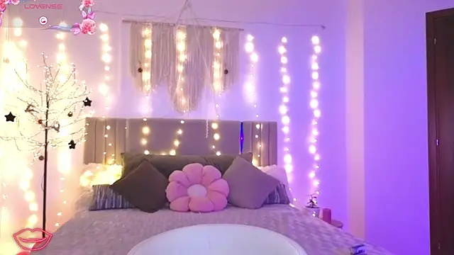 Snapshot of Little_mia__ chatting on January 2026 11:08:01 PM Little mia online show from January 2026 11:08:01 PM