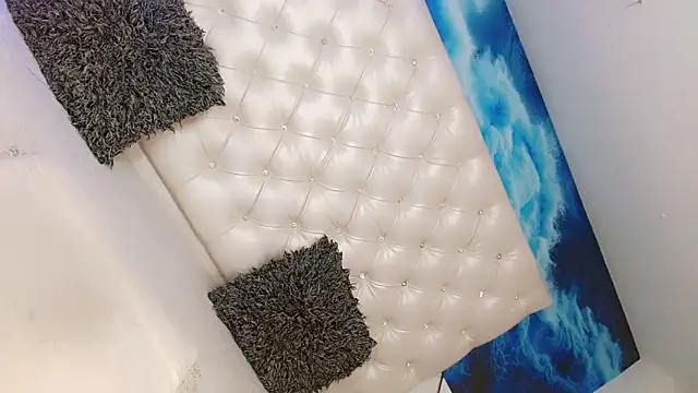 Milla Star  online show from April 2026 06:10:01 PM