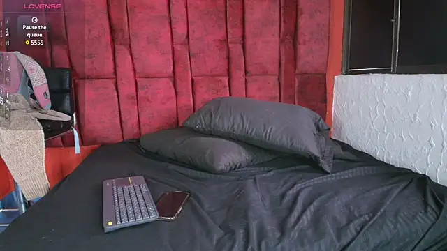 LilithVibe  online show from January 2026 01:37:02 PM