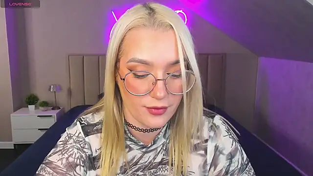 Vickie Nelsson online show from October 2025 10:05:01 AM