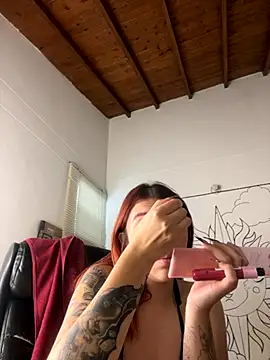 Snapshot of Paulina-Wells chatting on October 2025 10:03:02 PM Paulina-Wells online show from October 2025 10:03:02 PM