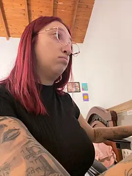 Snapshot of Paulina-Wells chatting on November 2025 09:58:01 PM Paulina-Wells online show from November 2025 09:58:01 PM