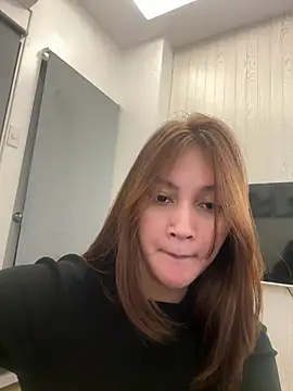 LanySylvia online show from April 2026 07:18:01 PM