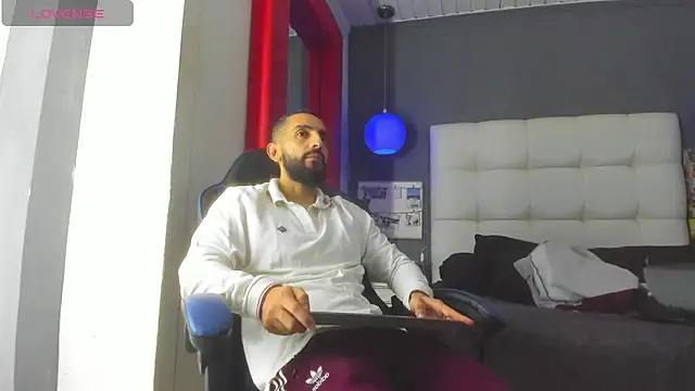 Yiyo10  online show from February 2026 03:26:02 AM