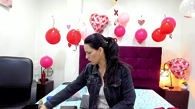 Snapshot of MashaPiink chatting on February 2026 12:47:02 PM MashaPiink online show from February 2026 12:47:02 PM
