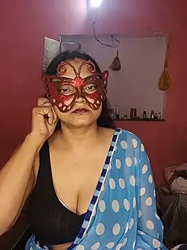 Snapshot of MEERAcle chatting on July 2026 05:15:01 AM MEERAcle online show from July 2026 05:15:01 AM