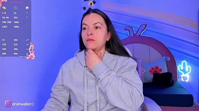 Ariah Walker  online show from September 2025 03:49:01 AM