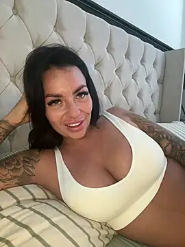 Snapshot of BELLABLACKXUK chatting on April 2026 06:38:02 AM BELLABLACKXUK online show from April 2026 06:38:02 AM