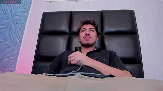 Snapshot of juanmechanic_ chatting on February 2026 05:25:01 AM juanmechanic online show from February 2026 05:25:01 AM