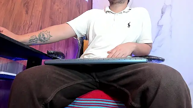 Snapshot of juanmechanic_ chatting on February 2026 01:55:01 PM juanmechanic online show from February 2026 01:55:01 PM