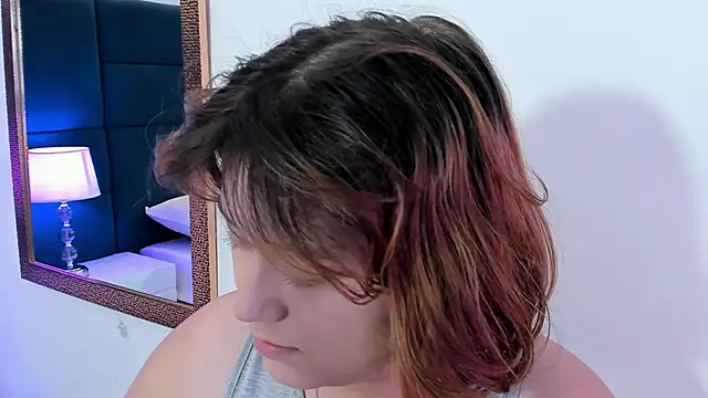 isa grey  online show from November 2025 04:44:01 AM