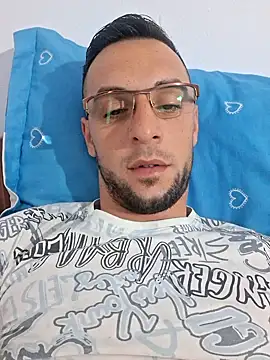 Necunoscutul001 online show from October 2025 05:49:02 AM