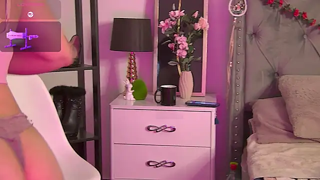 Snapshot of LolaButtie chatting on May 2026 06:31:02 AM LolaButtie online show from May 2026 06:31:02 AM