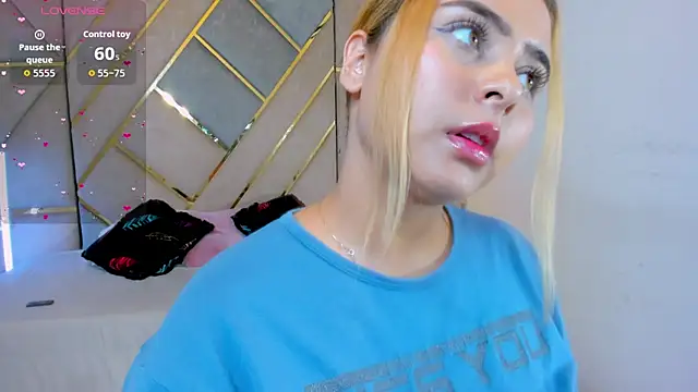 MikaelaStone online show from April 2026 09:39:33 PM