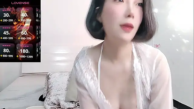 YIWA-2000 online show from March 2026 12:12:02 PM